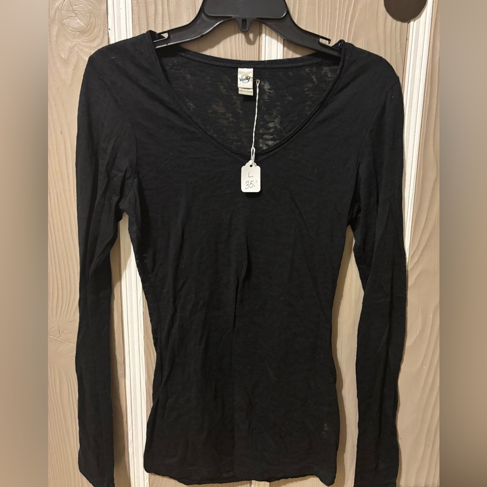 Kavio Black Long Sleeve V-Neck Tee